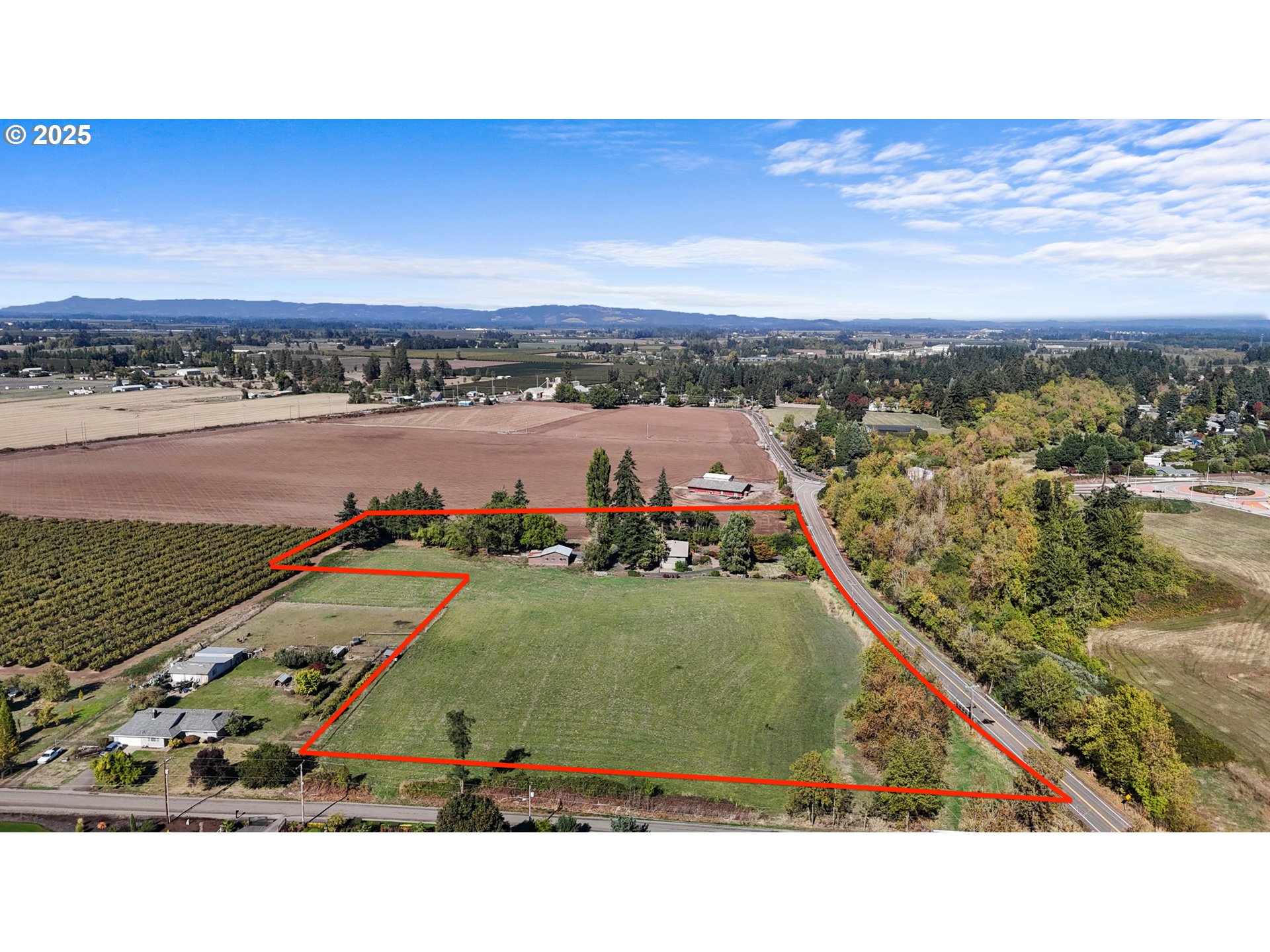 15895 Old Butteville Road Northeast Woodburn, OR 97071 - Photo 46 of 47 a view of a city