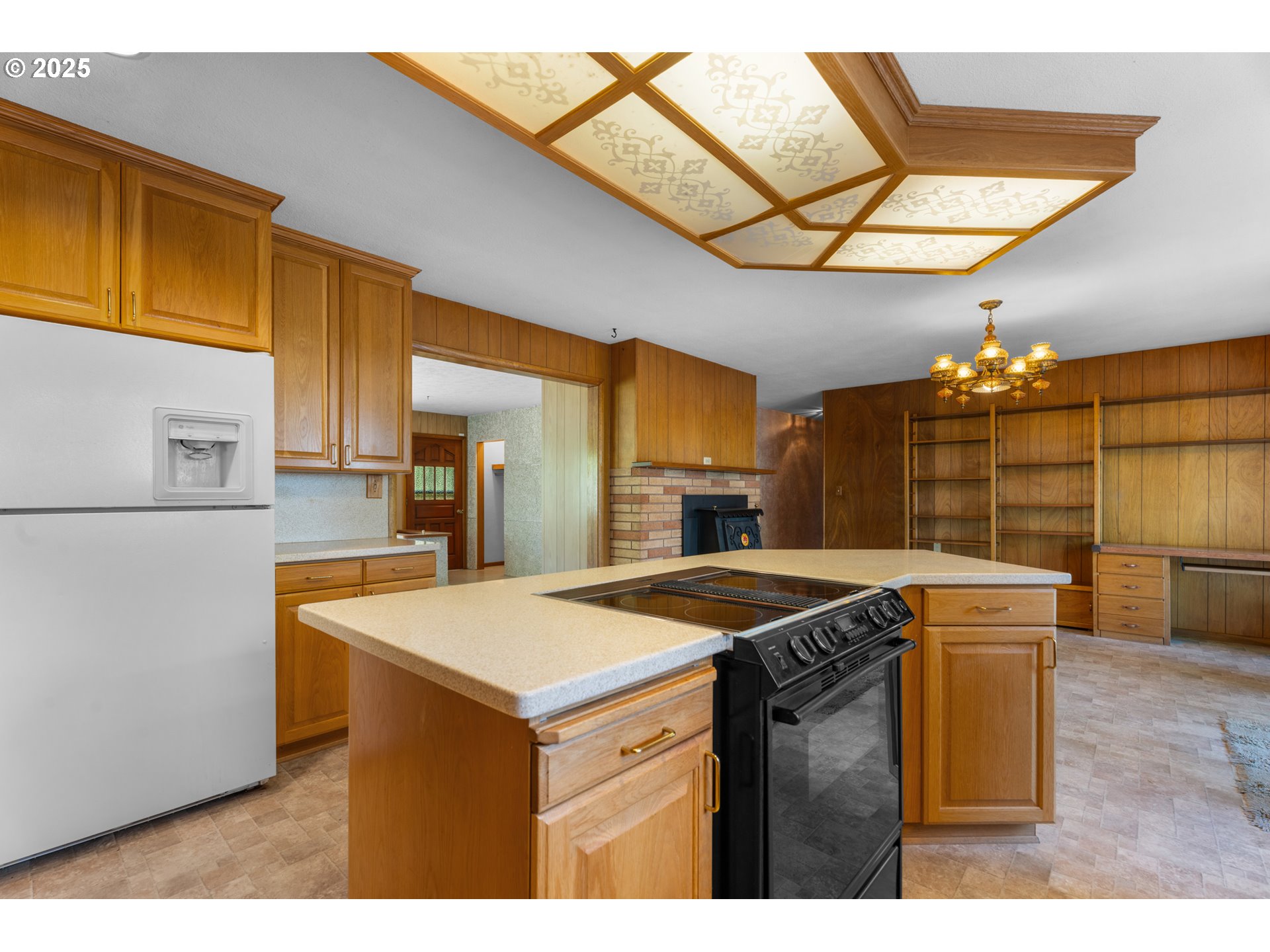 15895 Old Butteville Road Northeast Woodburn, OR 97071 - Photo 6 of 47 a kitchen that has a cabinets and a stove