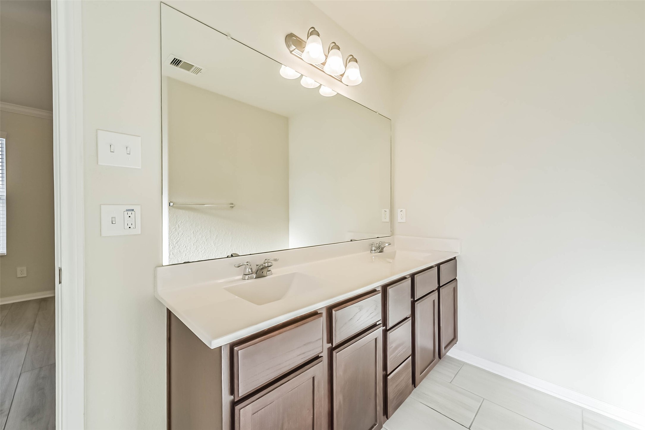 2630 Zephyr Lane Rosenberg, TX 77471 - Photo 20 of 33 a bathroom with a sink and a mirror