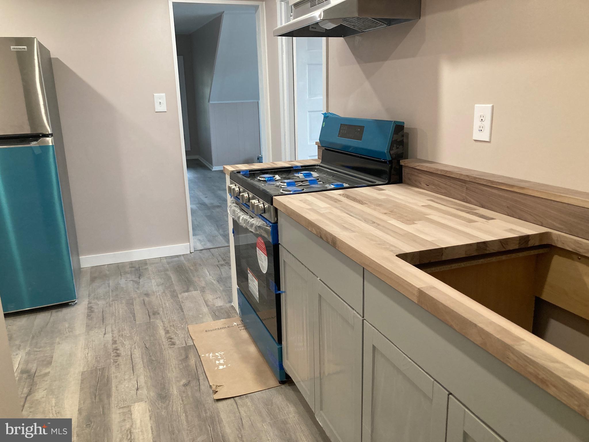313 Edgewood Drive, Unit E Ambler, PA 19002 - Photo 8 of 9 a kitchen with a stove and a refrigerator