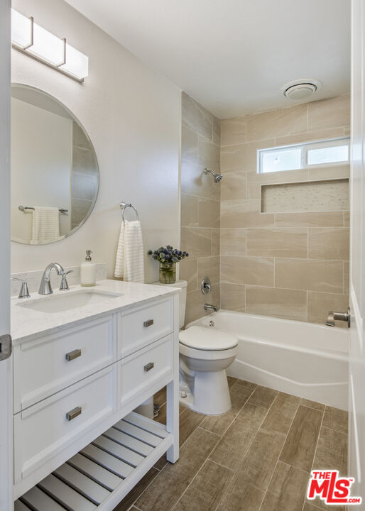 29720 Monte Verde Road Temecula, CA 92591 - Photo 26 of 49 a bathroom with a toilet a sink a mirror a bathtub and shower