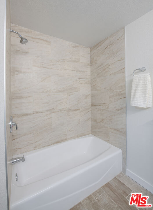 29720 Monte Verde Road Temecula, CA 92591 - Photo 31 of 49 a bathroom with a bathtub