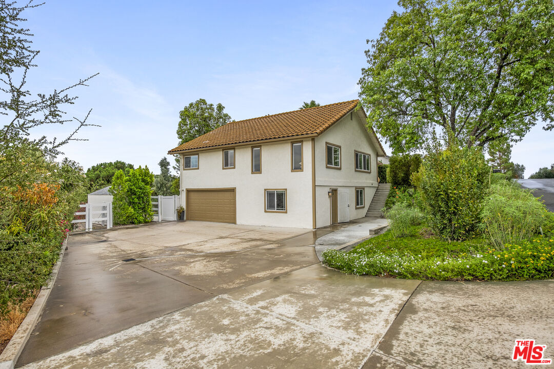 29720 Monte Verde Road Temecula, CA 92591 - Photo 49 of 49 a front view of a house with a garden