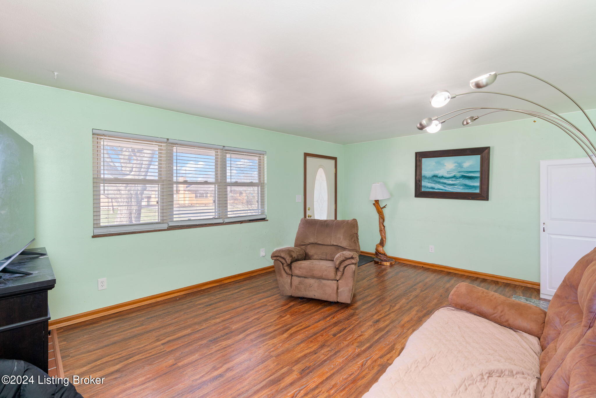 8205 Smithton Road Louisville, KY 40219 - Photo 15 of 50 8205 Smithton Rd-23
