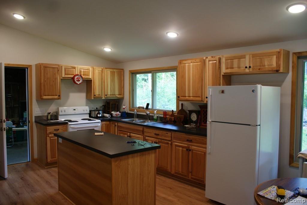 6130 Cyclone Road Otter Lake, MI 48464 - Photo 8 of 25 DSC06351.jpg