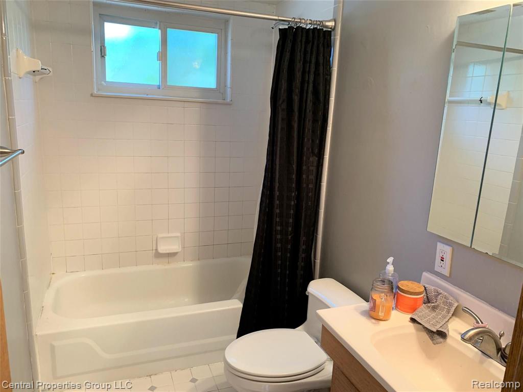 14235 Inkster Road Livonia, MI 48154 - Photo 13 of 21