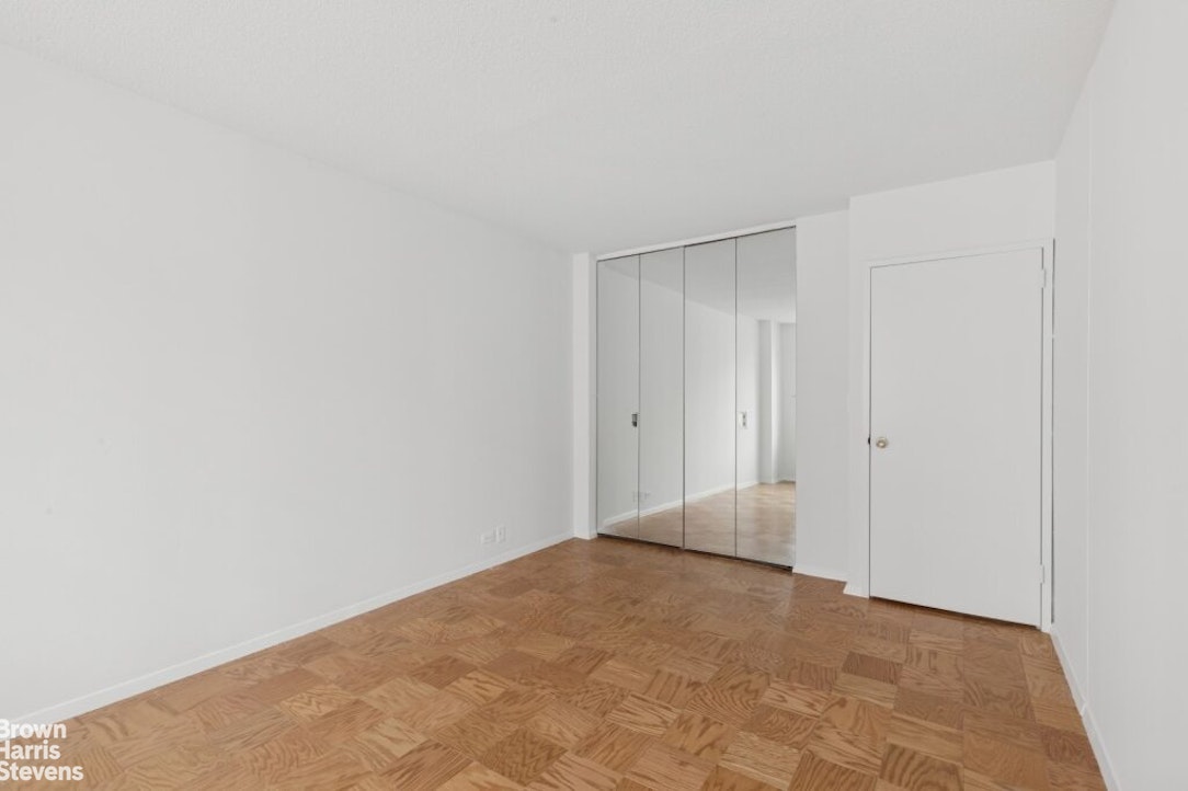 300 East 54th Street, Unit 22G Manhattan, NY 10022 - Photo 10 of 15