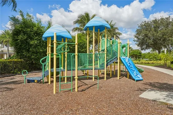 $2,750 | 2445 Orchard Street, Naples, FL 34120