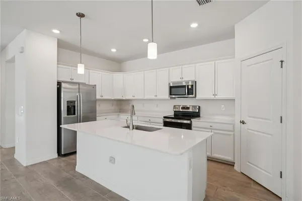 $2,750 | 2445 Orchard Street, Naples, FL 34120