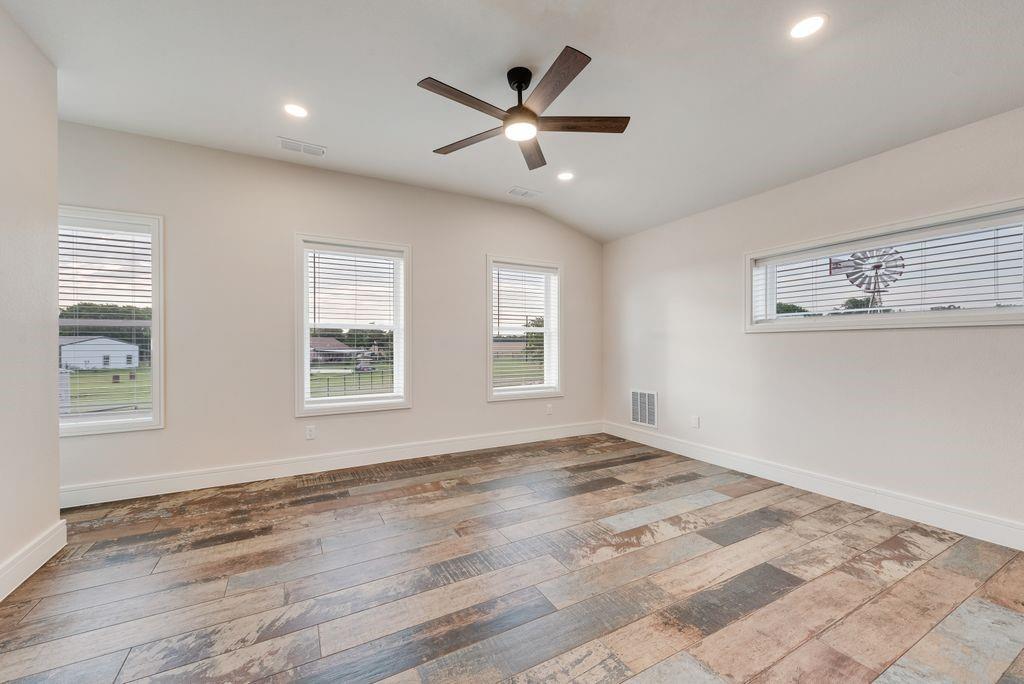 11167 Plainview Road Krum, TX 76249 - Photo 21 of 40