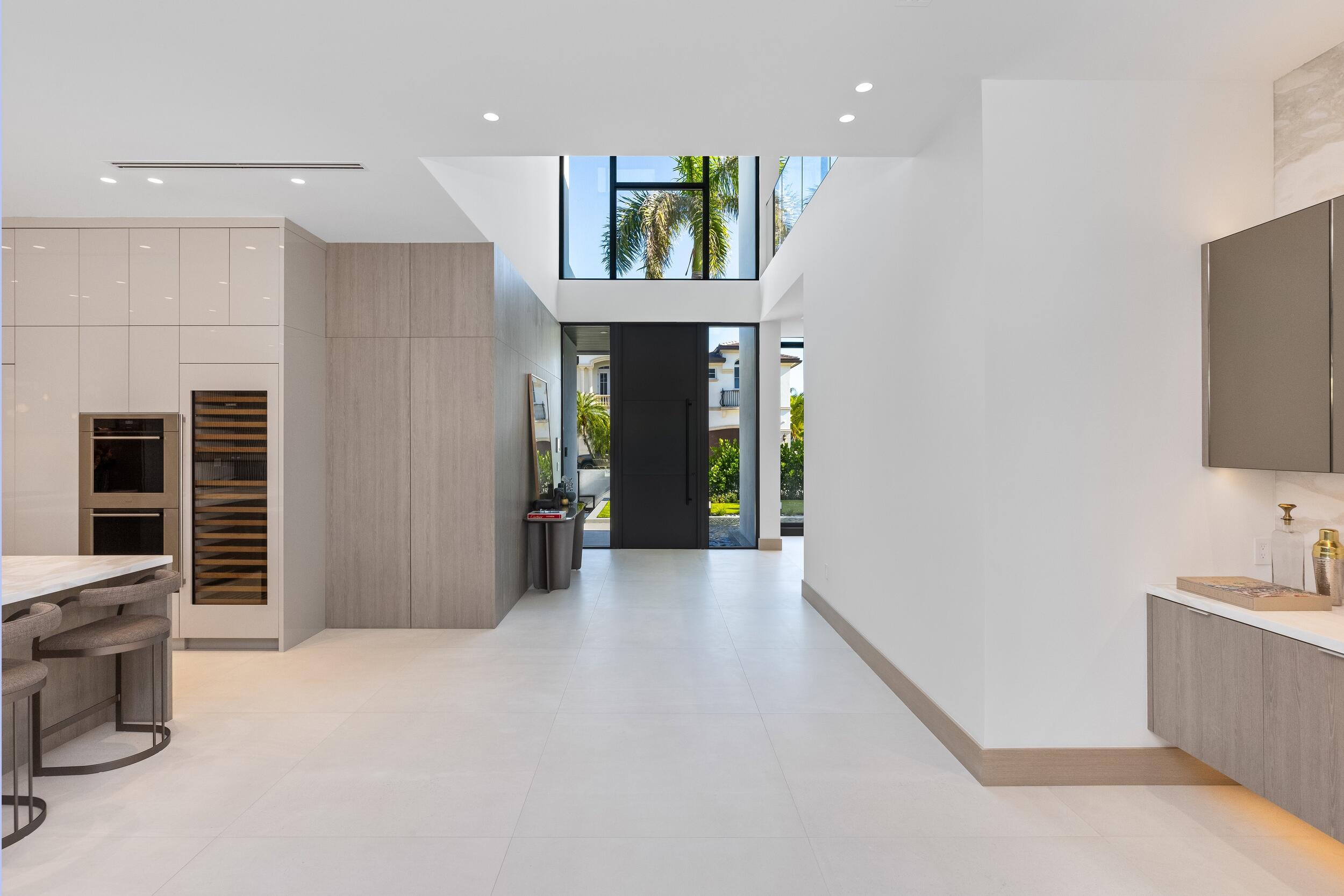 541 Golden Harbour Drive Boca Raton, FL 33432 - Photo 28 of 80 Bar Area