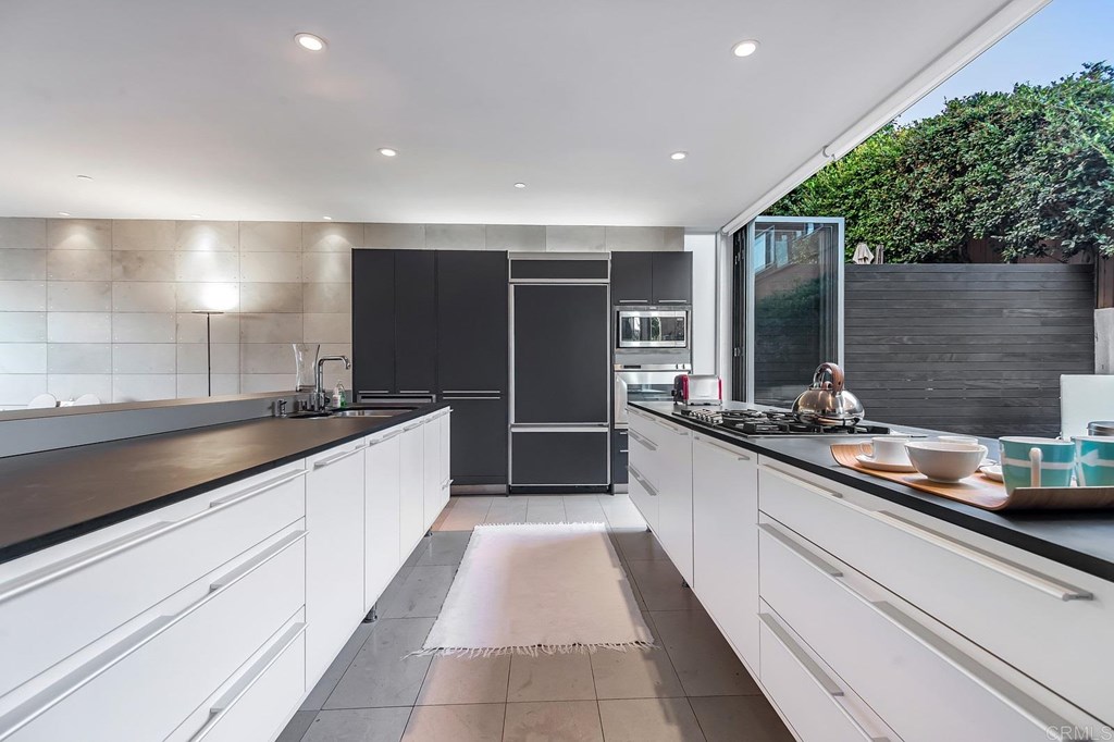 427 Ravina Street La Jolla, CA 92037 - Photo 12 of 25