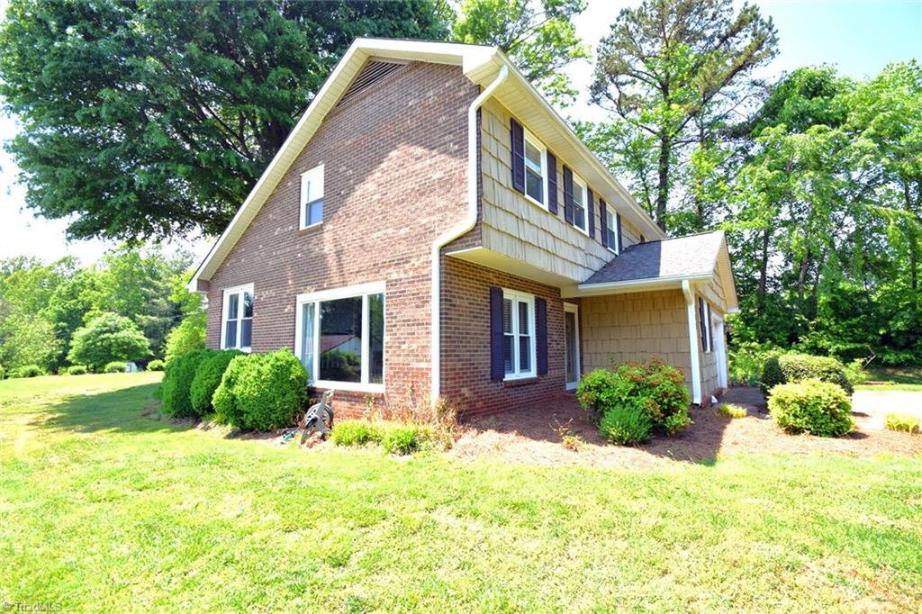 182 Buckingham Road Pinnacle, NC 27043 - Photo 3 of 25