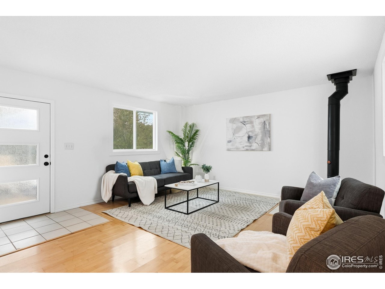 4559 Beachcomber Court Boulder, CO 80301 - Photo 6 of 21 Front entrance into living area