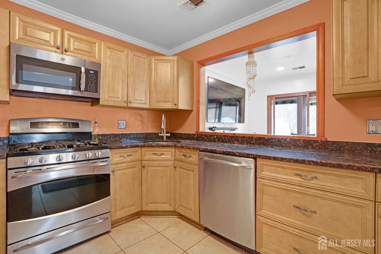 124 Woodbury Road Edison, NJ 08820 - Photo 11 of 33 Gallery Image 11
