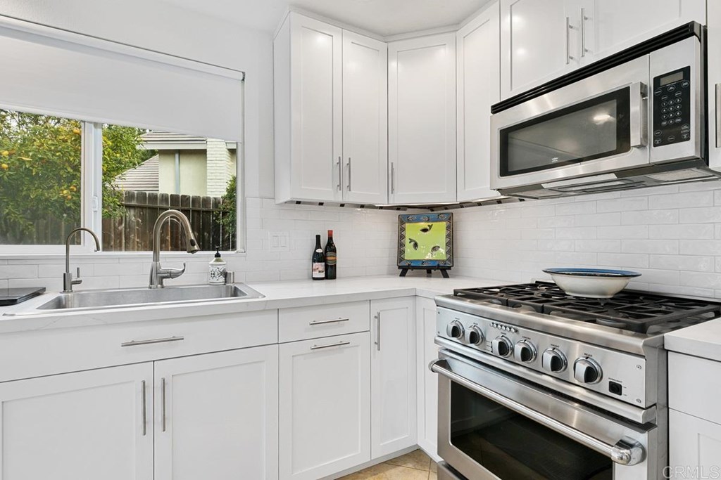 444 Dunsmore Court Encinitas, CA 92024 - Photo 10 of 39