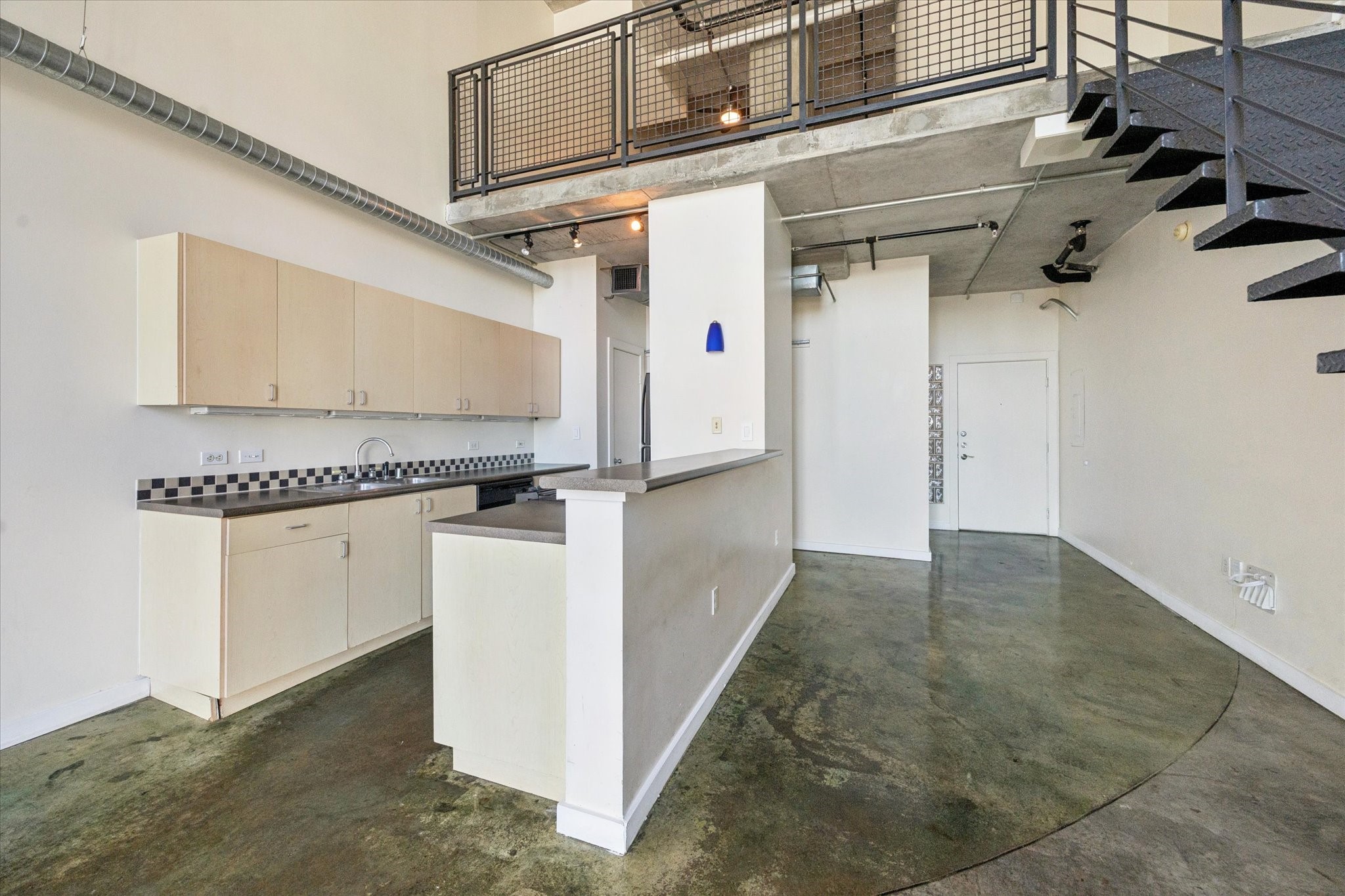 2000 Bagby Street, Unit 13432 Houston, TX 77002 - Photo 6 of 27 a view of kitchen with washer and dryer