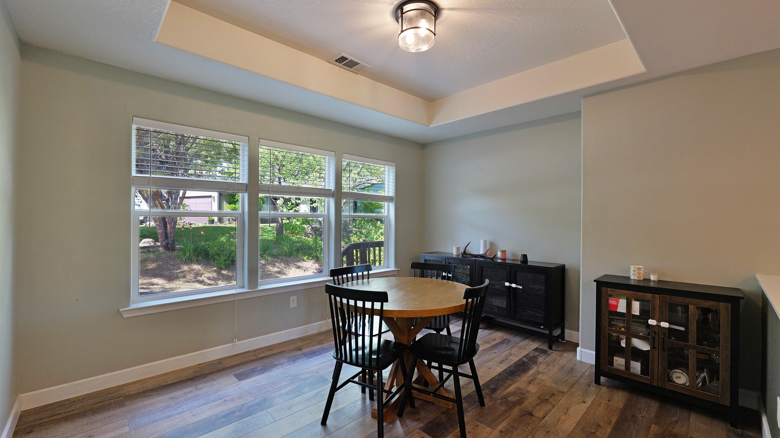 381 Pinetop Terrace Shady Cove, OR 97539 - Photo 15 of 66