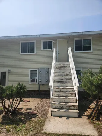 $1,100 | 255 6th Avenue Northeast, Unit 2, Hutchinson, MN 55350