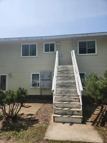 $1,100 | 255 6th Avenue Northeast, Unit 2, Hutchinson, MN 55350