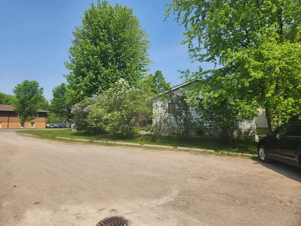 $1,100 | 255 6th Avenue Northeast, Unit 2, Hutchinson, MN 55350