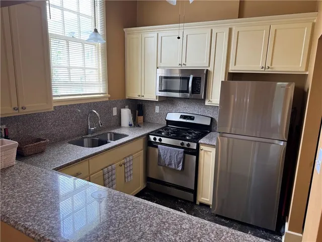 $1,800 | 829 Teche Street, Unit 1, New Orleans, LA 70114