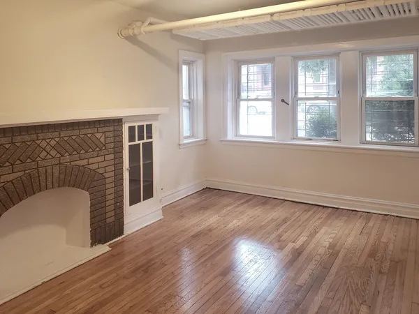 $1,700 | 2922 North Albany Avenue, Unit GARDEN, Chicago, IL 60618