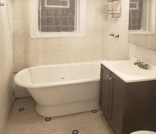 $1,700 | 2922 North Albany Avenue, Unit GARDEN, Chicago, IL 60618