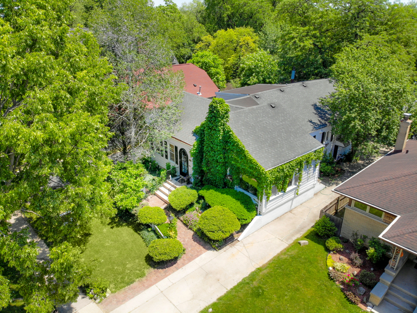 403 Selborne Road Riverside, IL 60546 - Photo 2 of 25
