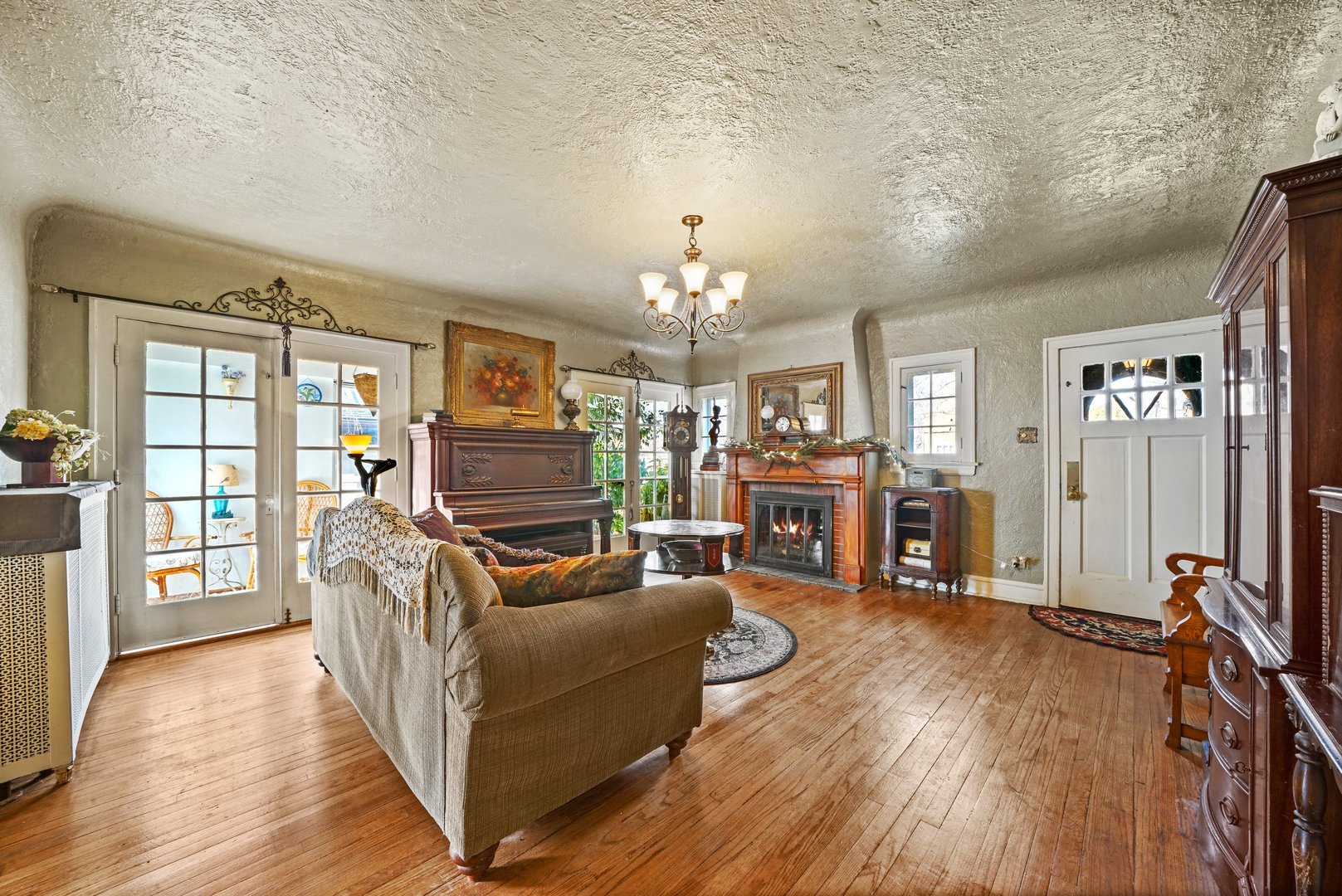 403 Selborne Road Riverside, IL 60546 - Photo 4 of 25