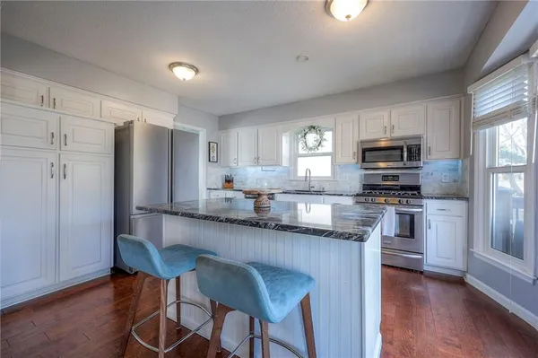 $375,000 | 7802 Westgate Drive, Lenexa, KS 66216