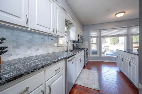 $375,000 | 7802 Westgate Drive, Lenexa, KS 66216