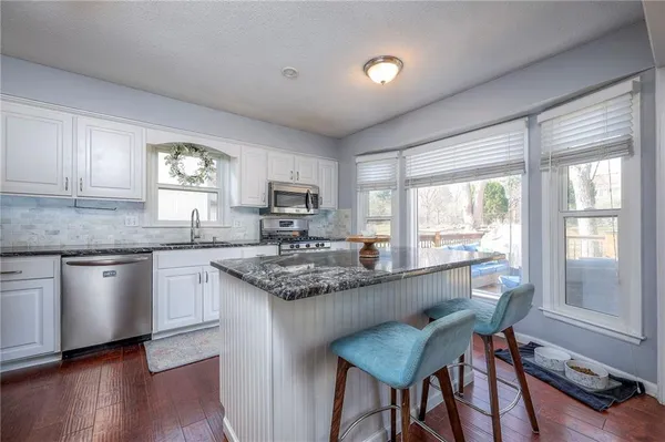 $375,000 | 7802 Westgate Drive, Lenexa, KS 66216