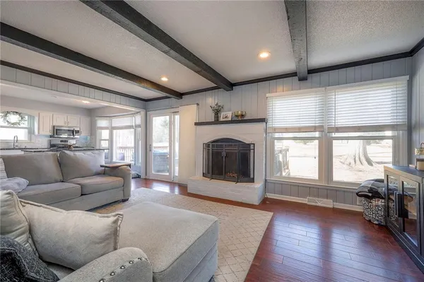 $375,000 | 7802 Westgate Drive, Lenexa, KS 66216