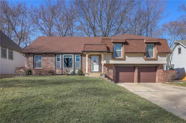 $375,000 | 7802 Westgate Drive, Lenexa, KS 66216