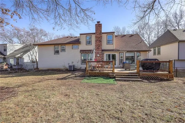 $375,000 | 7802 Westgate Drive, Lenexa, KS 66216