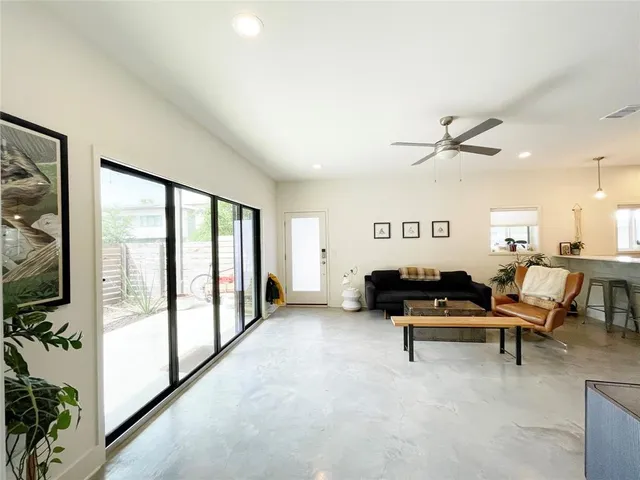 $2,495 | 2101 Montopolis Drive, Unit 9, Austin, TX 78741