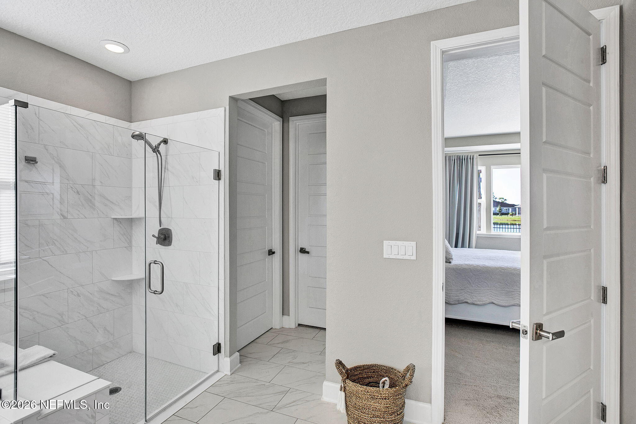 85401 Fall River Parkway Fernandina Beach, FL 32034 - Photo 17 of 38 a bathroom with a shower and a sink