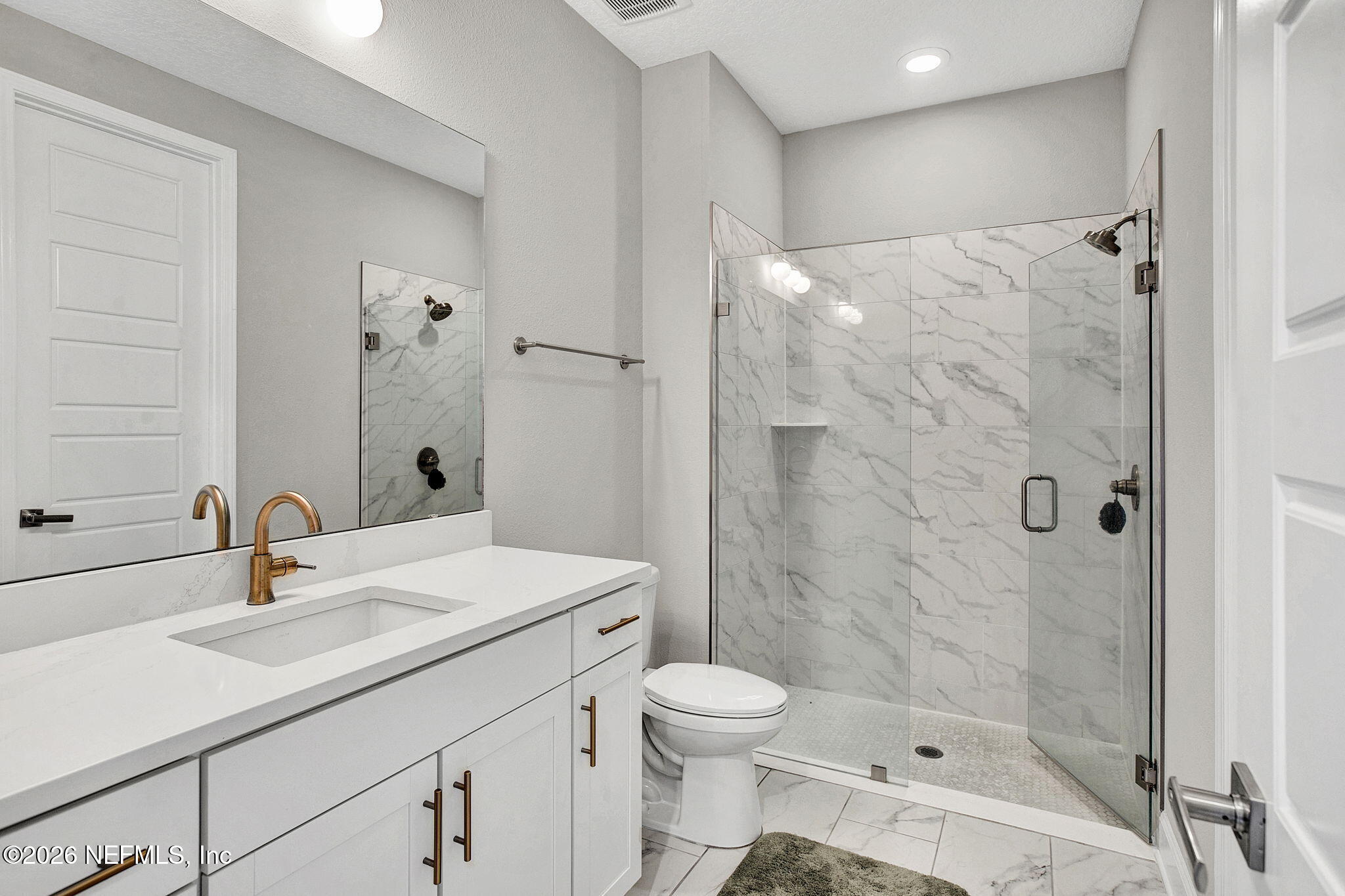 85401 Fall River Parkway Fernandina Beach, FL 32034 - Photo 21 of 38 a bathroom with a sink a toilet and shower