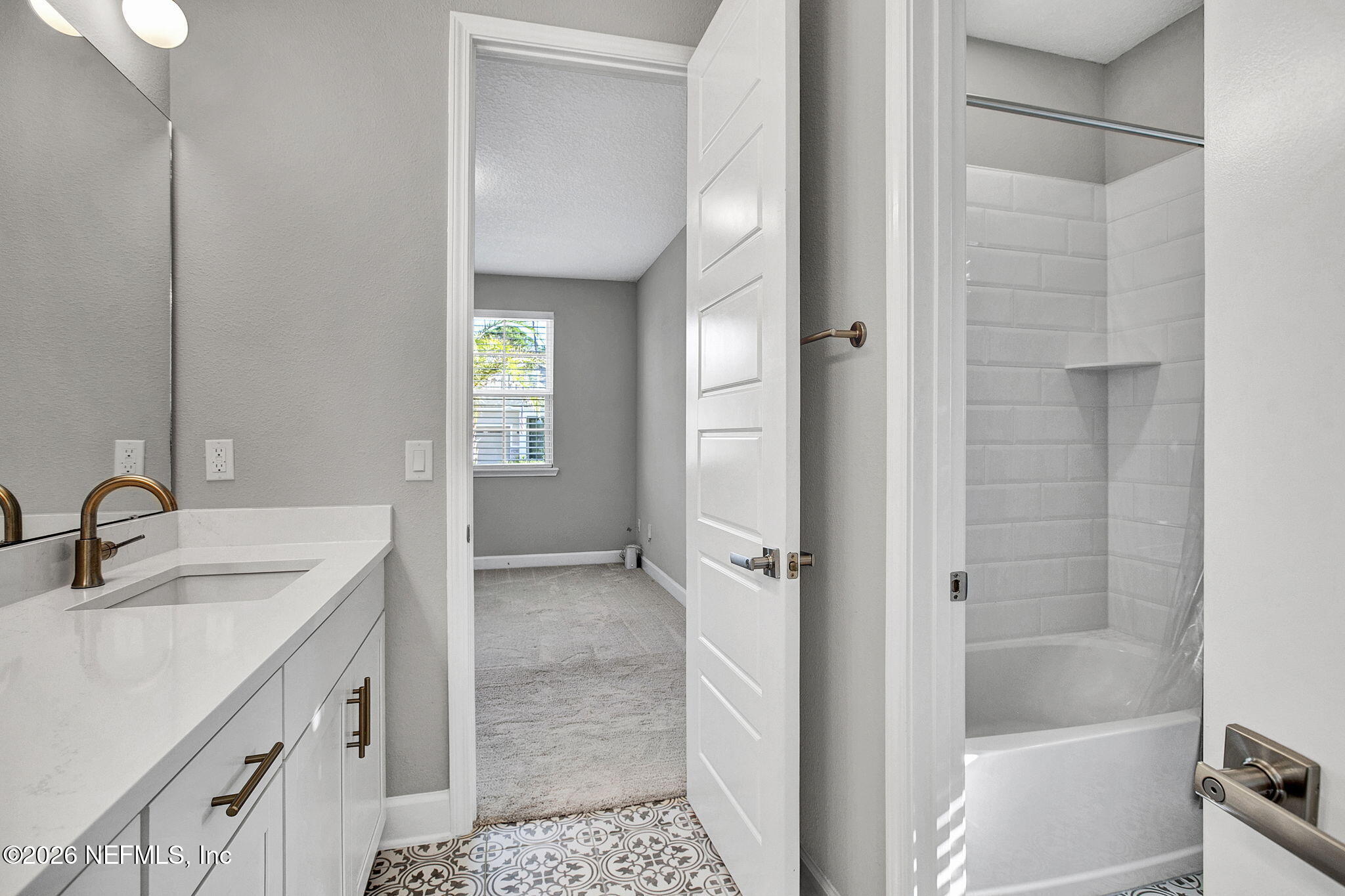 85401 Fall River Parkway Fernandina Beach, FL 32034 - Photo 23 of 38 a bathroom with a sink a toilet and shower
