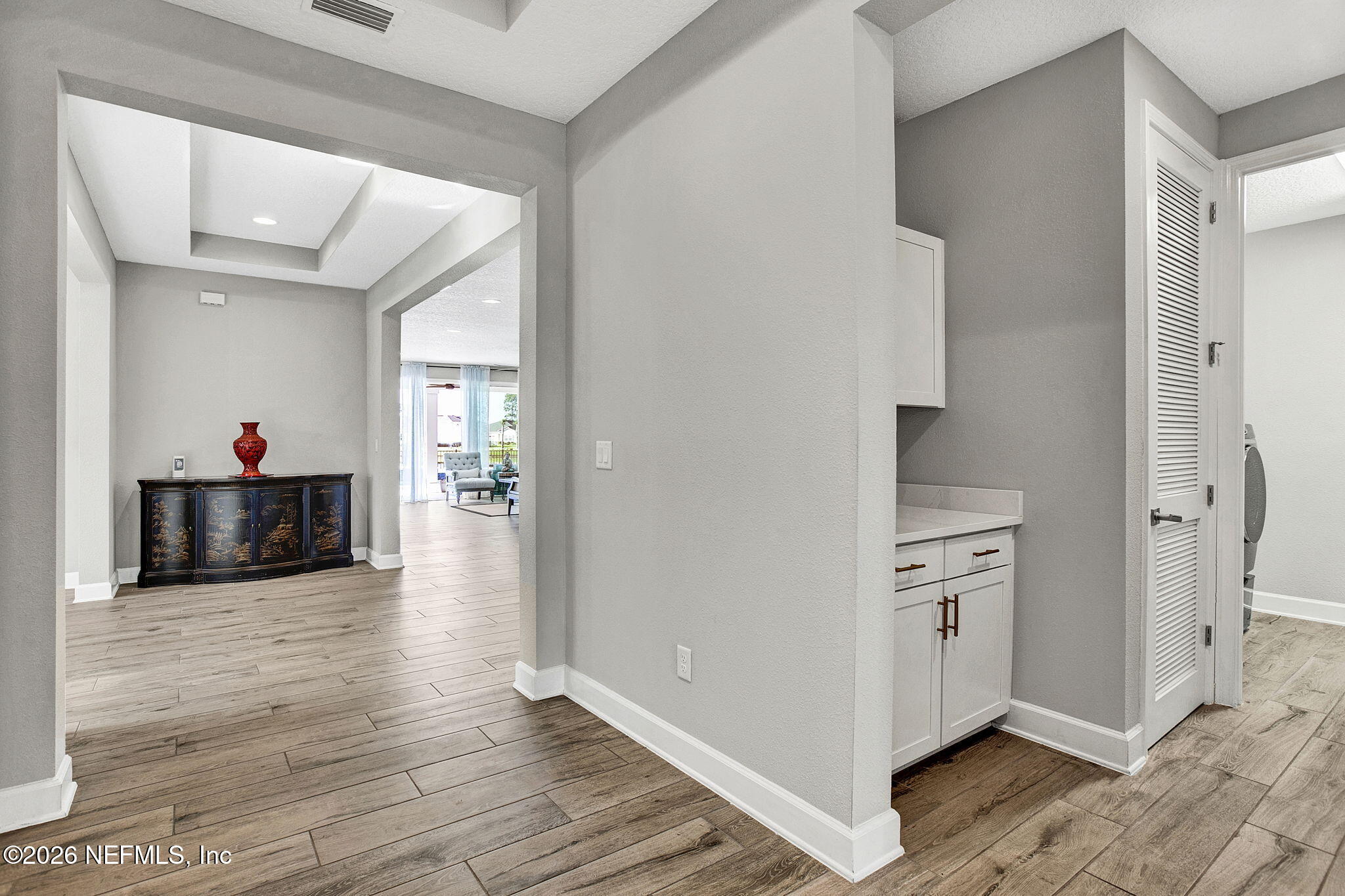 85401 Fall River Parkway Fernandina Beach, FL 32034 - Photo 26 of 38 a view of a hallway with wooden floor and closet