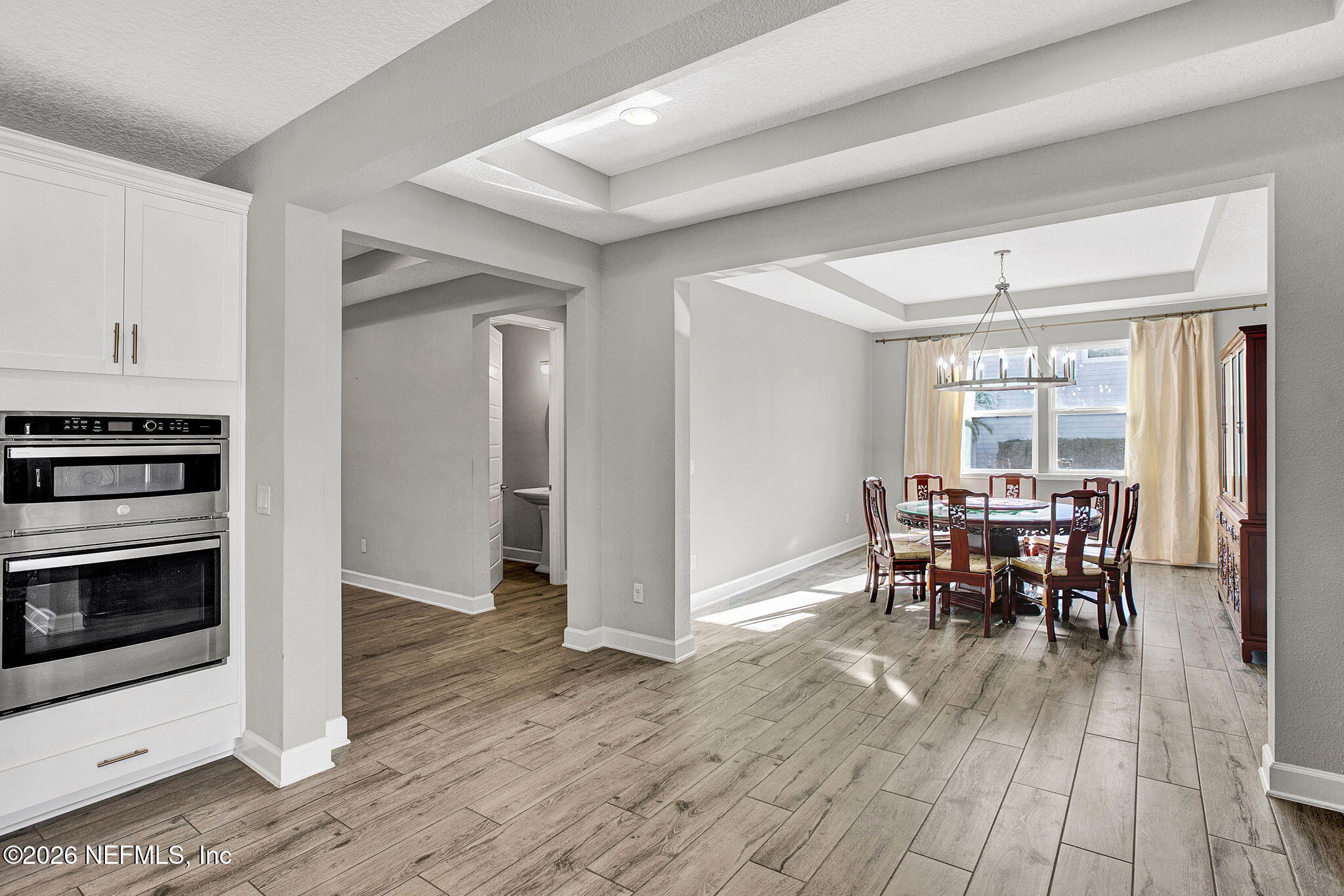 85401 Fall River Parkway Fernandina Beach, FL 32034 - Photo 8 of 38 a dining room with furniture wooden floor a rug and a painting