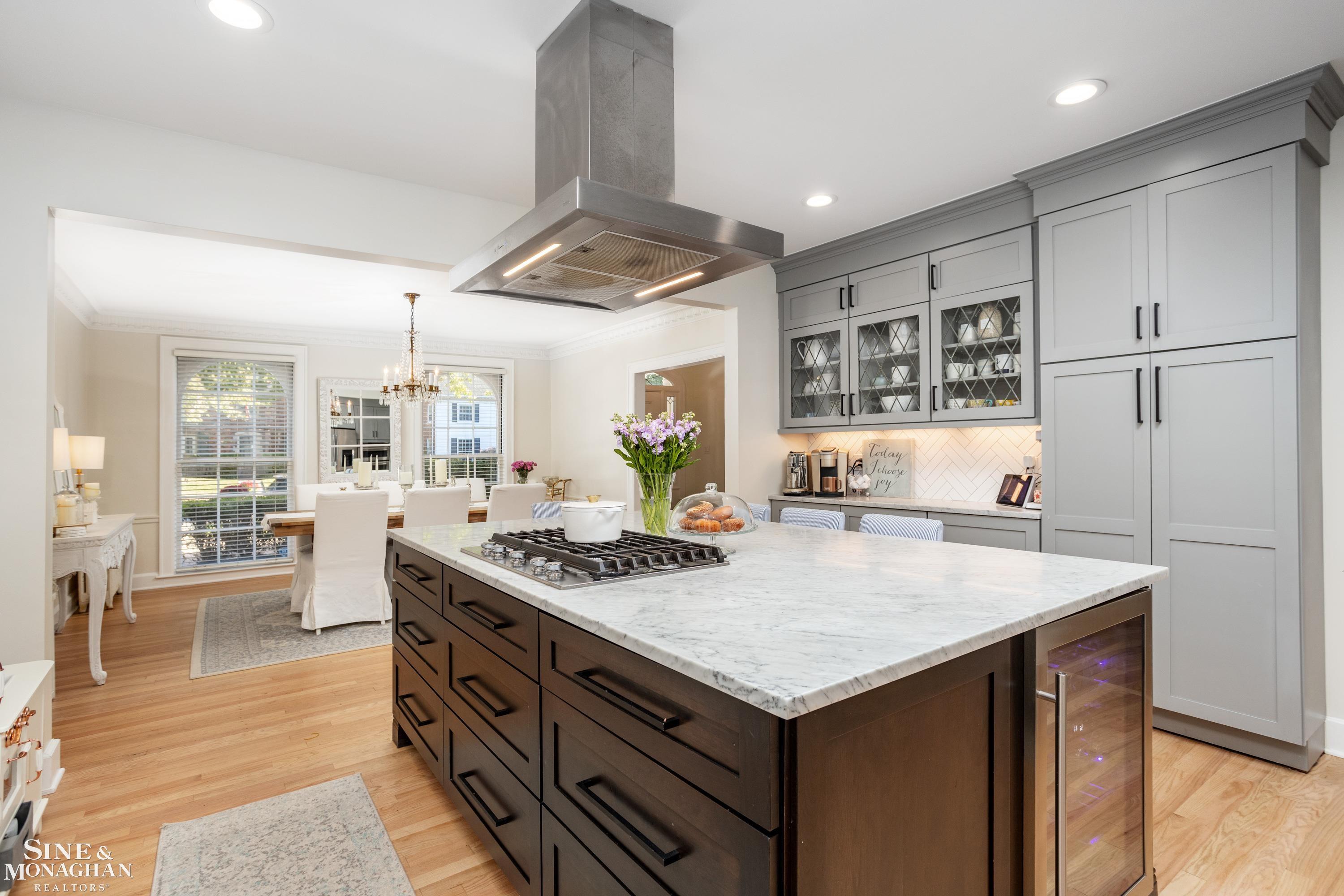 225 Merriweather Road Grosse Pointe, MI 48236 - Photo 3 of 55 50095320-2.JPG