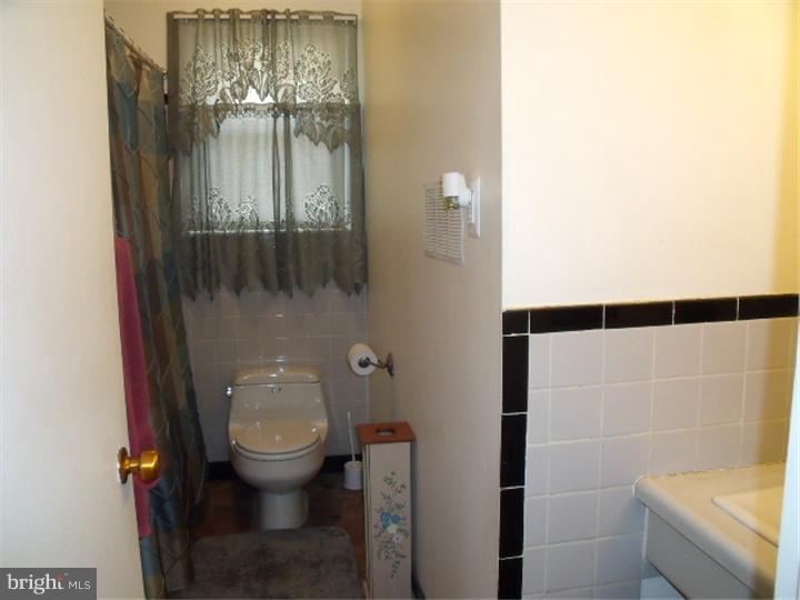 808 Richard Road Cherry Hill, NJ 08034 - Photo 16 of 20 Bathroom