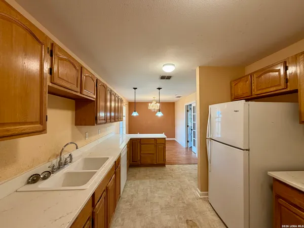 $675,000 | 1550 County Road 300, Jourdanton, TX 78026