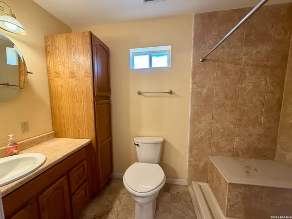 $675,000 | 1550 County Road 300, Jourdanton, TX 78026