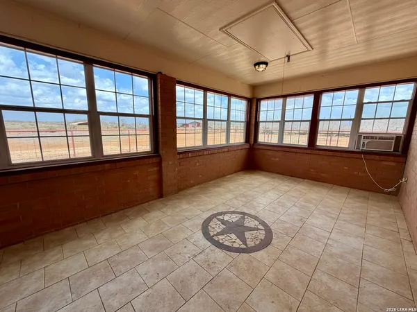 $675,000 | 1550 County Road 300, Jourdanton, TX 78026