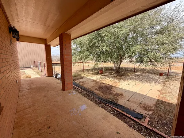 $675,000 | 1550 County Road 300, Jourdanton, TX 78026
