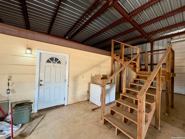$675,000 | 1550 County Road 300, Jourdanton, TX 78026