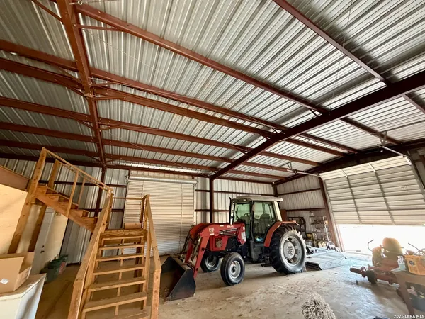 $675,000 | 1550 County Road 300, Jourdanton, TX 78026